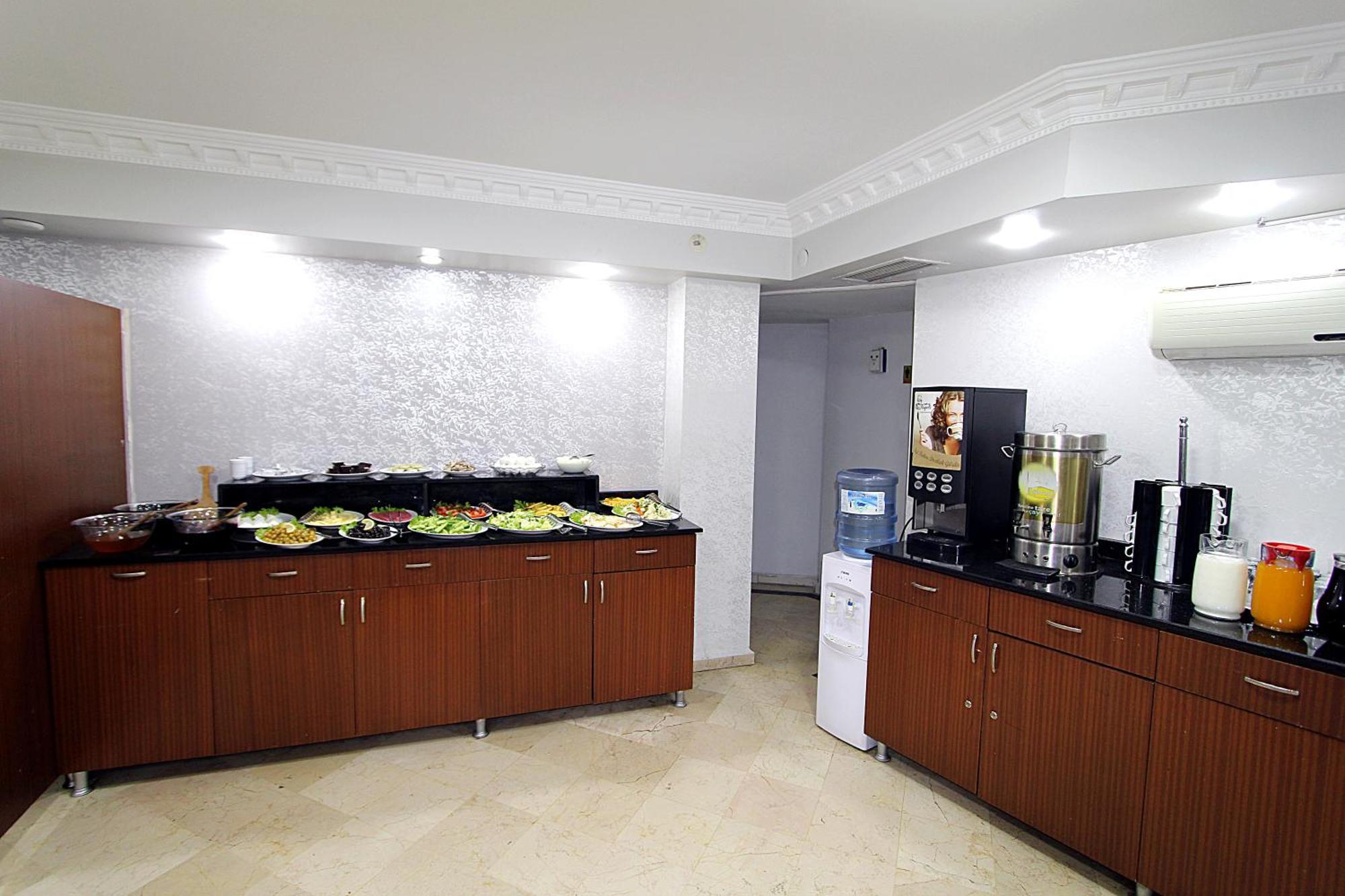 Lyon Hotel Istanbul Exterior photo