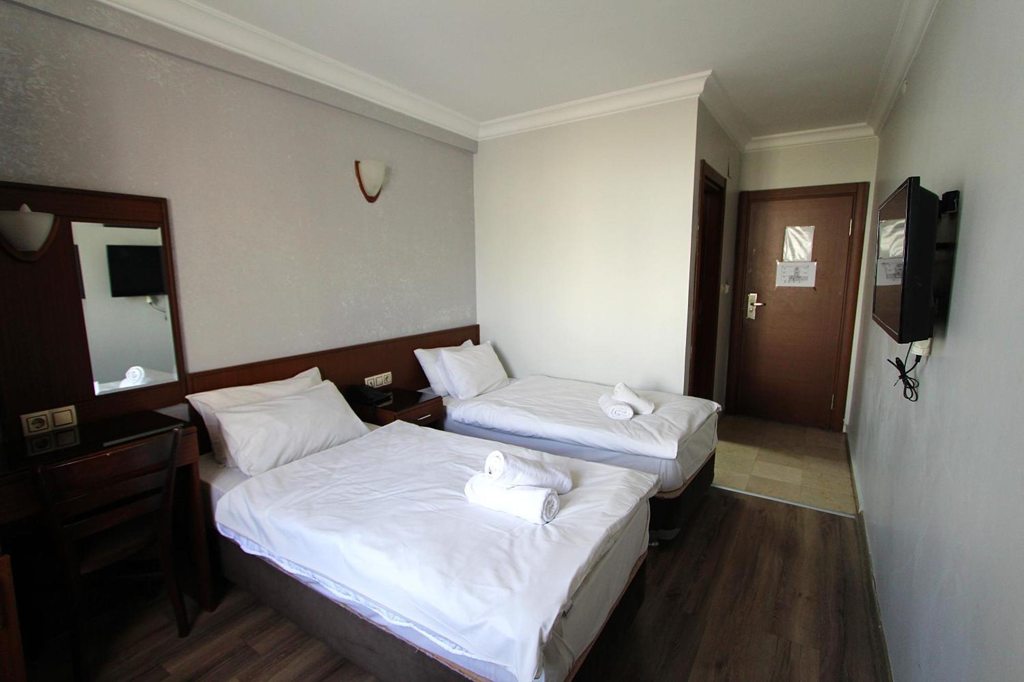 Lyon Hotel Istanbul Exterior photo